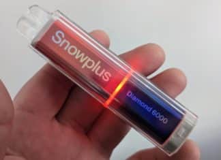 Pulsing LED on Snowplus Diamond 6000 disposable vape