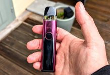 Geekvape Wenax Q Pro in hand