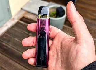 Geekvape Wenax Q Pro in hand