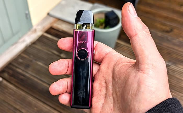 Geekvape Wenax Q Pro in hand